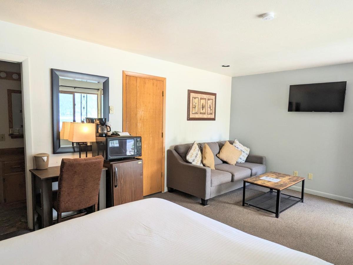 Western Riviera Lakeside Motel Grand Lake