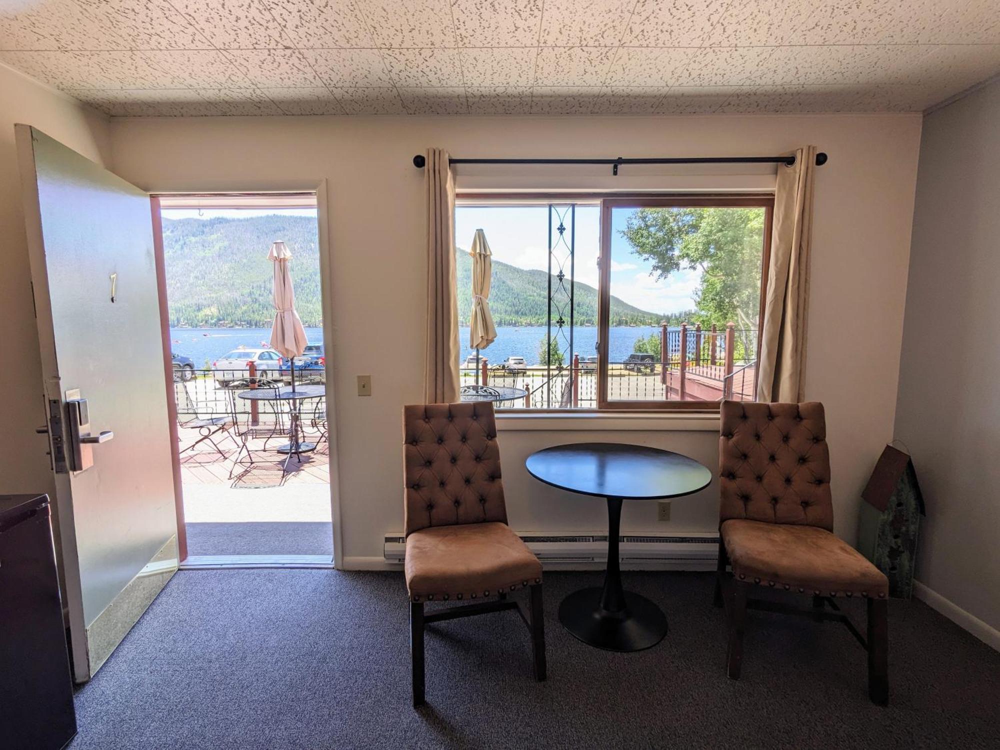 Western Riviera Lakeside Motel