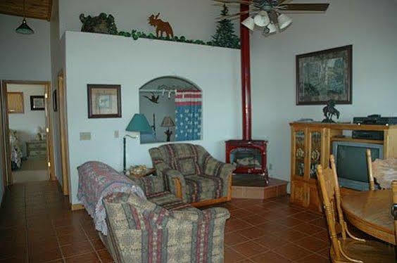 Western Riviera Lakeside Motel